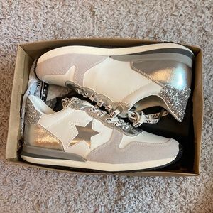 New Vintage Havana Rock Sneakers Women’s 8 White/Silver (new in box)